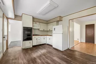 136 Broadway, Greenlawn, NY 11740 - Photo 4