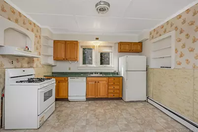 86 Union Avenue, Islip, NY 11751 - Photo 18