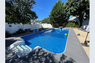 361 S Clinton Avenue, Lindenhurst, NY 11757 - Photo 2