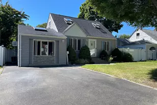 361 S Clinton Ave, Lindenhurst, NY 11757 - Photo 4