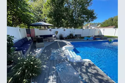 361 S Clinton Avenue, Lindenhurst, NY 11757 - Photo 36