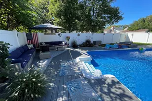 361 S Clinton Ave, Lindenhurst, NY 11757 - Photo 36