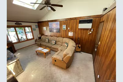 361 S Clinton Avenue, Lindenhurst, NY 11757 - Photo 8