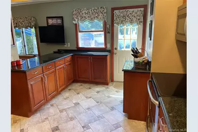 361 S Clinton Avenue, Lindenhurst, NY 11757 - Photo 14