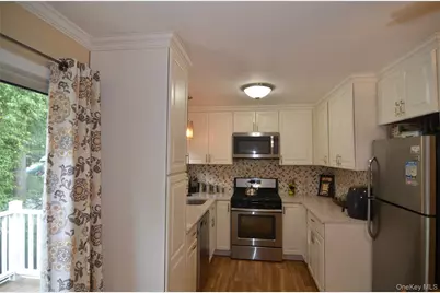 13 Lenox Court #911, Suffern, NY 10901 - Photo 4