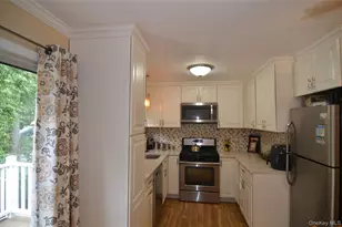 13 Lenox Ct, Suffern, NY 10901 - Photo 4