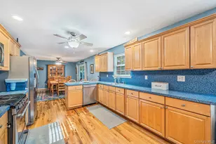 8 Sommerset Dr, Yaphank, NY 11980 - Photo 18