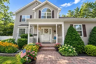 8 Sommerset Dr, Yaphank, NY 11980 - Photo 2