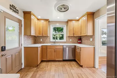 36 Maryton Road, White Plains, NY 10603 - Photo 12