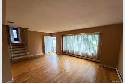35 Eagle Lane, Farmingdale, NY 11735 - Photo 4
