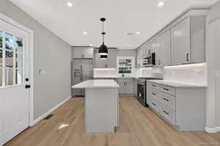31 Rosemary Pl, East Islip, NY 11730 - Photo 8