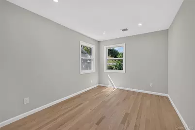 31 Rosemary Place, East Islip, NY 11730 - Photo 24