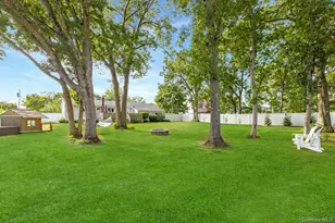 941 Montauk Ave, Islip Terrace, NY 11752 - Photo 18
