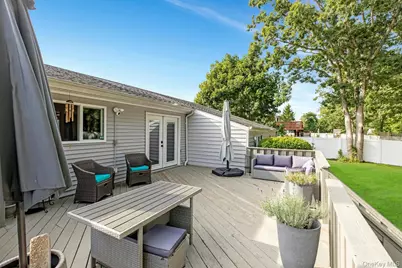 941 Montauk Avenue, Islip Terrace, NY 11752 - Photo 16