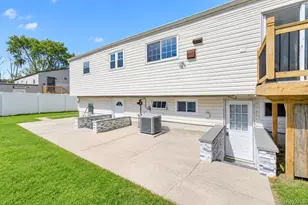 16 Berkeley Ave, Selden, NY 11784 - Photo 8