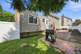 614 Pine Ln, East Meadow, NY 11554 - Photo 28
