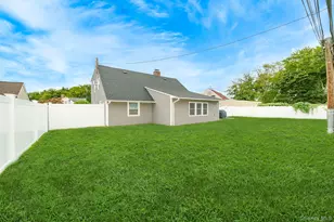 12 Squirrel Ln, Levittown, NY 11756 - Photo 36
