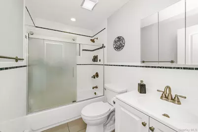 12 Squirrel Lane, Levittown, NY 11756 - Photo 22