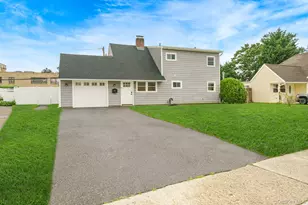 12 Squirrel Ln, Levittown, NY 11756 - Photo 4