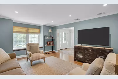 7 Stonehurst Lane, Dix Hills, NY 11746 - Photo 10