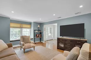7 Stonehurst Ln, Dix Hills, NY 11746 - Photo 10