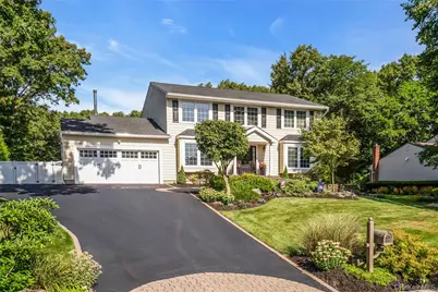 7 Stonehurst Lane, Dix Hills, NY 11746 - Photo 2