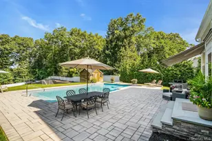 7 Stonehurst Ln, Dix Hills, NY 11746 - Photo 46