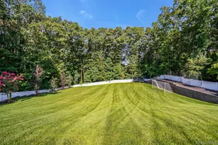 7 Stonehurst Ln, Dix Hills, NY 11746 - Photo 48