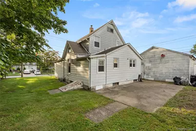 368 Catskill Avenue, Lindenhurst, NY 11757 - Photo 18