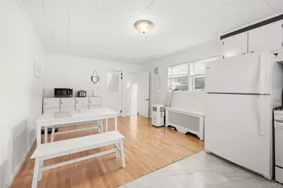 368 Catskill Avenue, Lindenhurst, NY 11757 - Photo 8