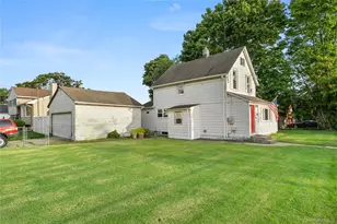 368 Catskill Ave, Lindenhurst, NY 11757 - Photo 2