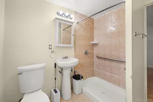 368 Catskill Ave, Lindenhurst, NY 11757 - Photo 16