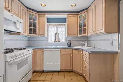 634 Broadway, Bethpage, NY 11714 - Photo 8