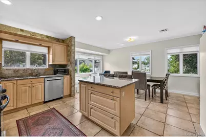 1375 Oak Lane, East Meadow, NY 11554 - Photo 14