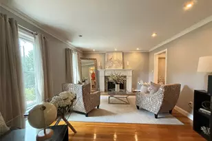195 Cove Rd, Syosset, NY 11771 - Photo 4