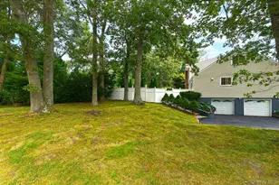 4 Village Hill Dr, Dix Hills, NY 11746 - Photo 40