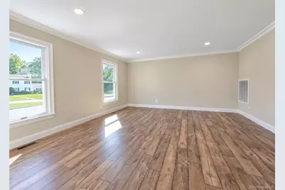 19 Victoria Lane, Manorville, NY 11949 - Photo 14