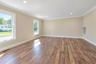 19 Victoria Ln, Manorville, NY 11949 - Photo 14