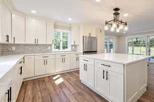 19 Victoria Ln, Manorville, NY 11949 - Photo 10