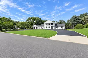 19 Victoria Ln, Manorville, NY 11949 - Photo 2