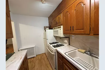 220-20 Stronghurst Avenue #20, Queens Village, NY 11427 - Photo 6
