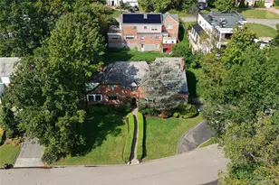 4 Parkwood Dr, Great Neck, NY 11023 - Photo 42