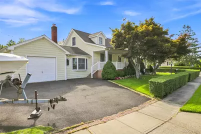 46 Woodbine Drive E, Hicksville, NY 11801 - Photo 4