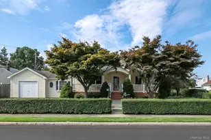 46 Woodbine Dr E, Hicksville, NY 11801 - Photo 2