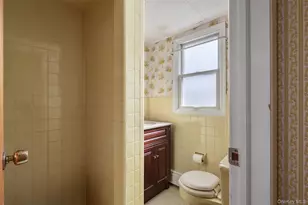46 Woodbine Dr E, Hicksville, NY 11801 - Photo 18