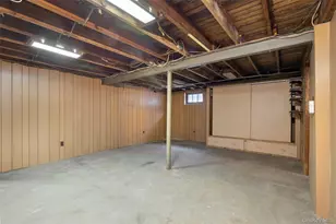 46 Woodbine Dr E, Hicksville, NY 11801 - Photo 24