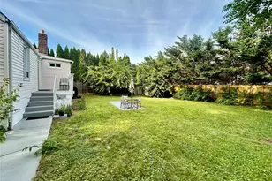 302 McCall Ave, West Islip, NY 11795 - Photo 10