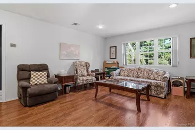 4 Joyces Way, Bay Shore, NY 11706 - Photo 16