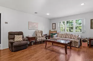 4 Joyces Way, Bay Shore, NY 11706 - Photo 16
