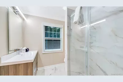 117 Montauk Boulevard, East Hampton, NY 11937 - Photo 24